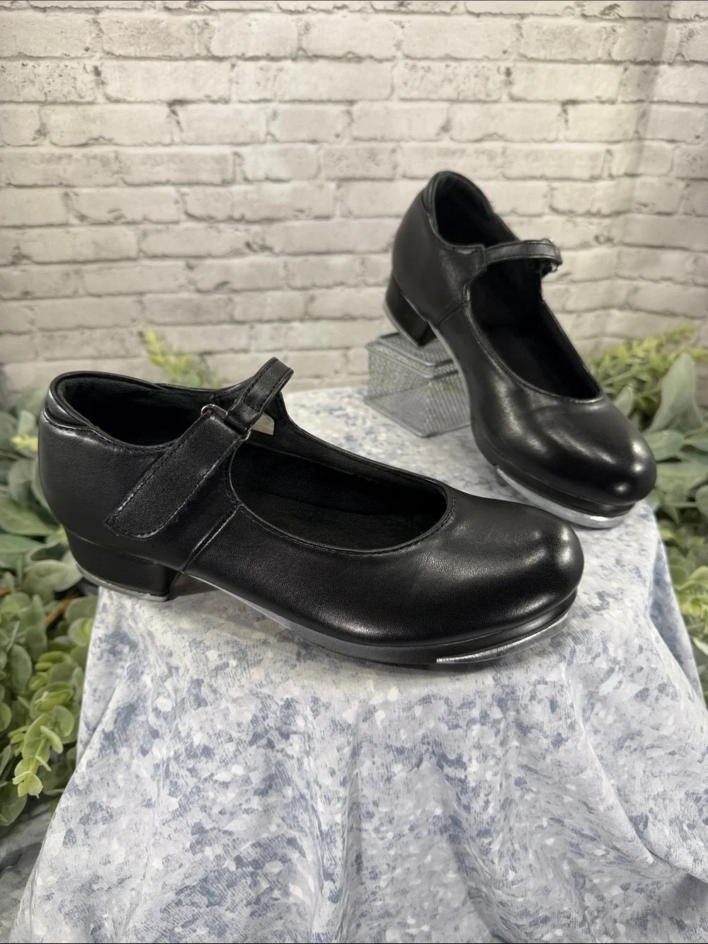 DANCE TAP SHOES - Black Soft Vinyl Round Toe Mary Jane Style - Girls 4M/WMS 6M